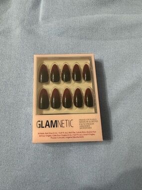 GLAMnetic Press-On Nails — Deep Burgundy Almond Set